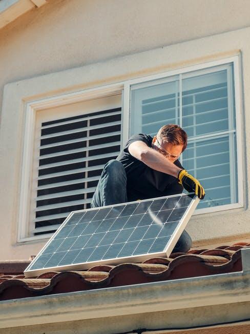 8 Tips for Choosing the Best Solar System for Your Small Modern House